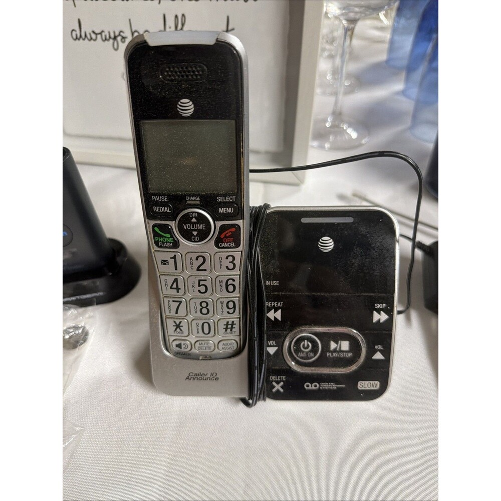AT&T DECT 6.0 Cordless Telephone with Answering Machine - Model CRL32102